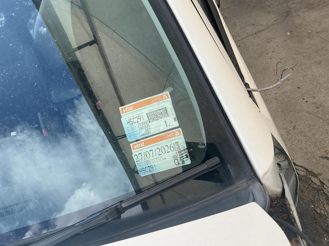 Photo '26' of Toyota Hilux TD DC