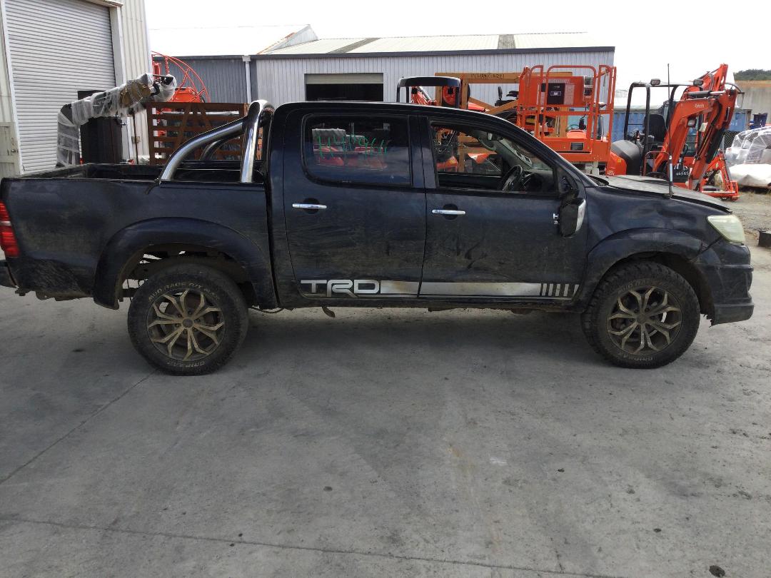 Photo '8' of Toyota Hilux SR5 TD DC Photo '8' of Toyota Hilux SR5 TD DC