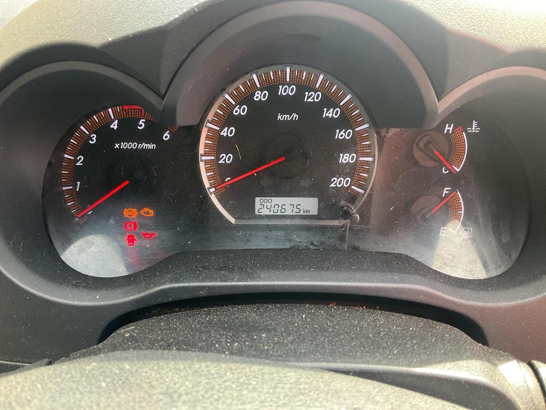 Photo '27' of Toyota Hilux TD DC Photo '27' of Toyota Hilux TD DC