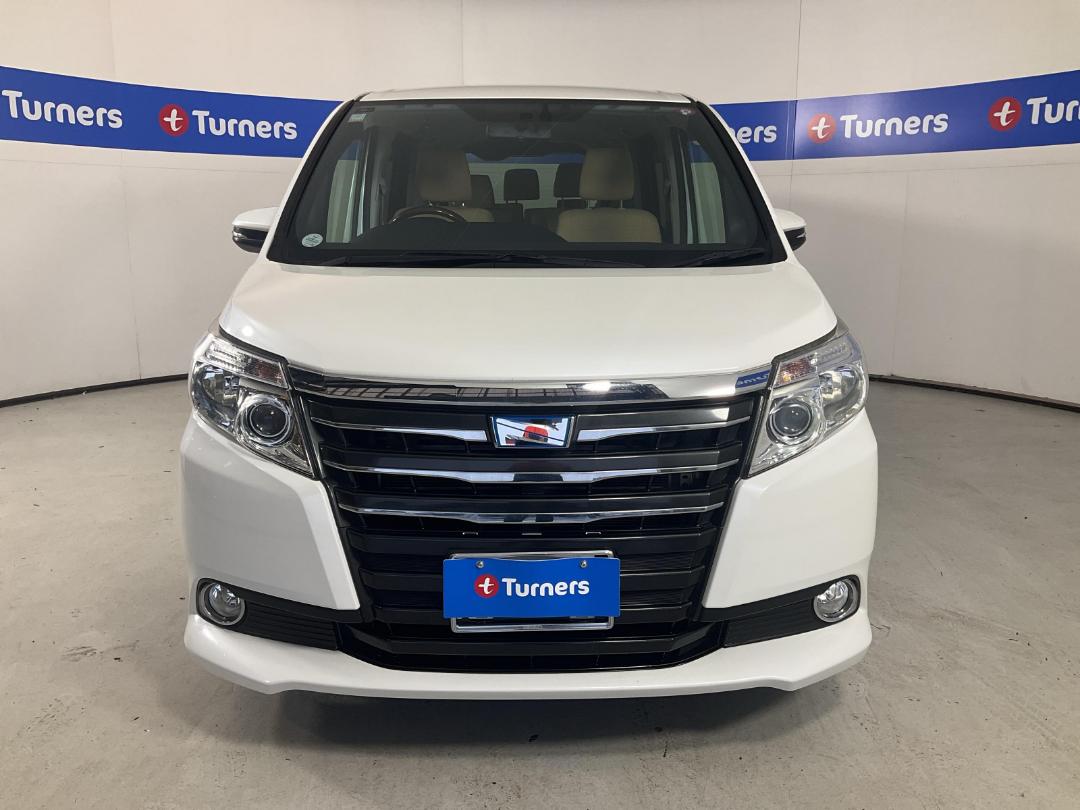 Photo '2' of Toyota Noah