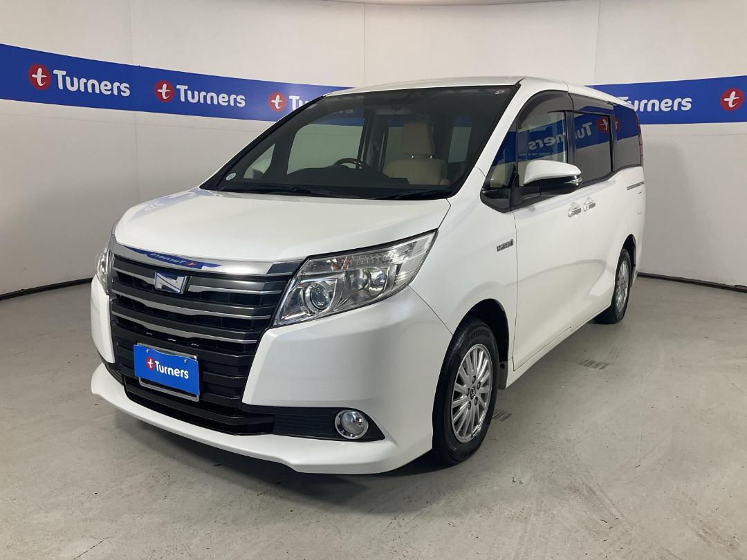 Photo '4' of Toyota Noah