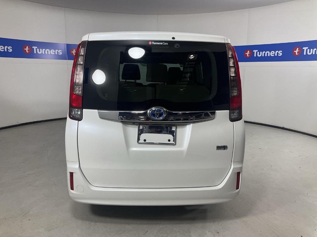 Photo '6' of Toyota Noah