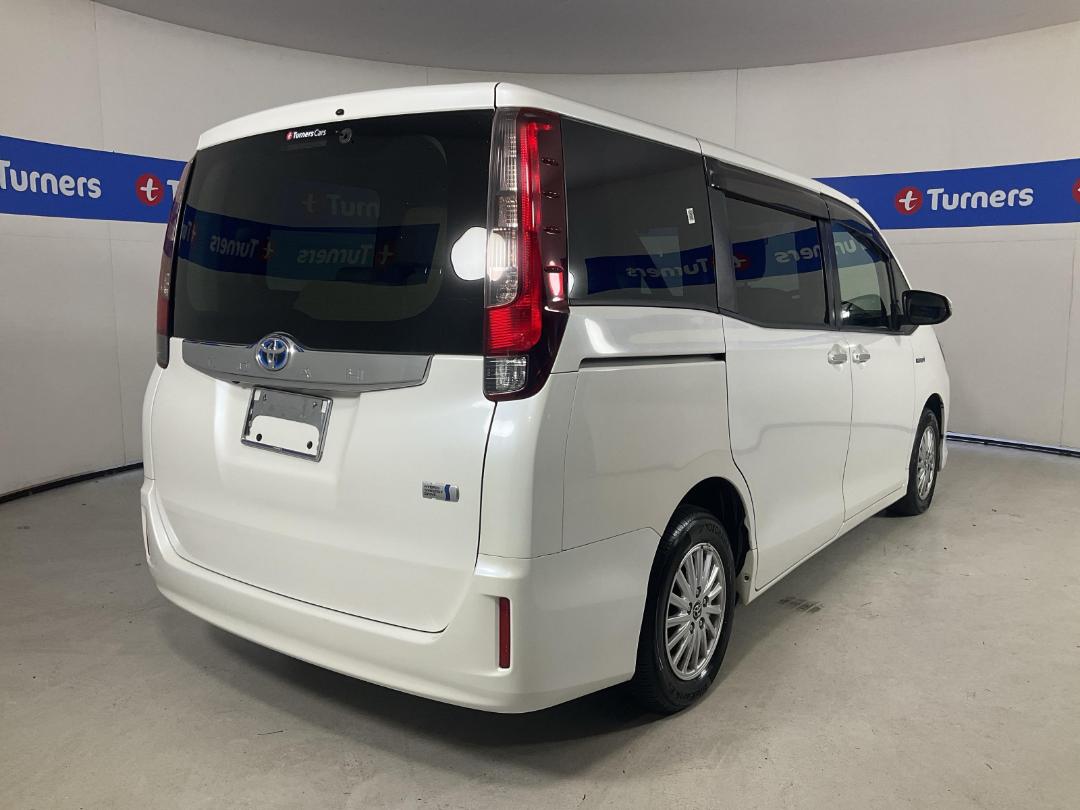 Photo '7' of Toyota Noah