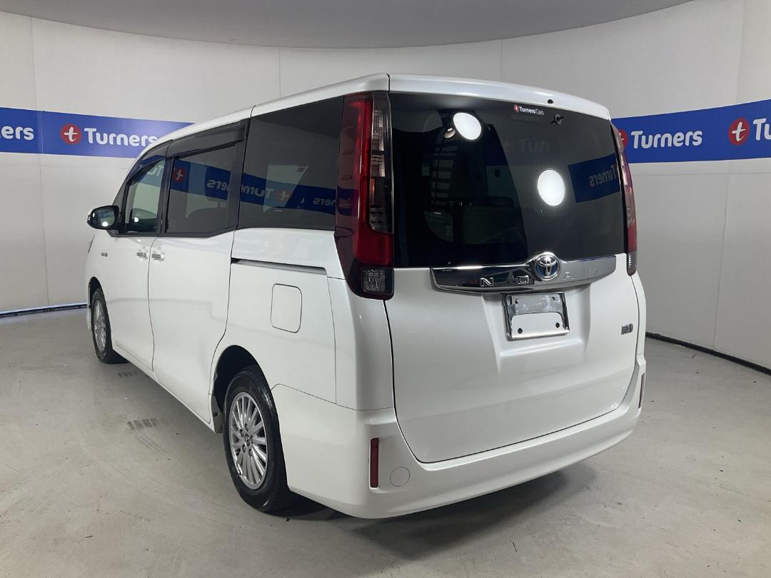 Photo '5' of Toyota Noah