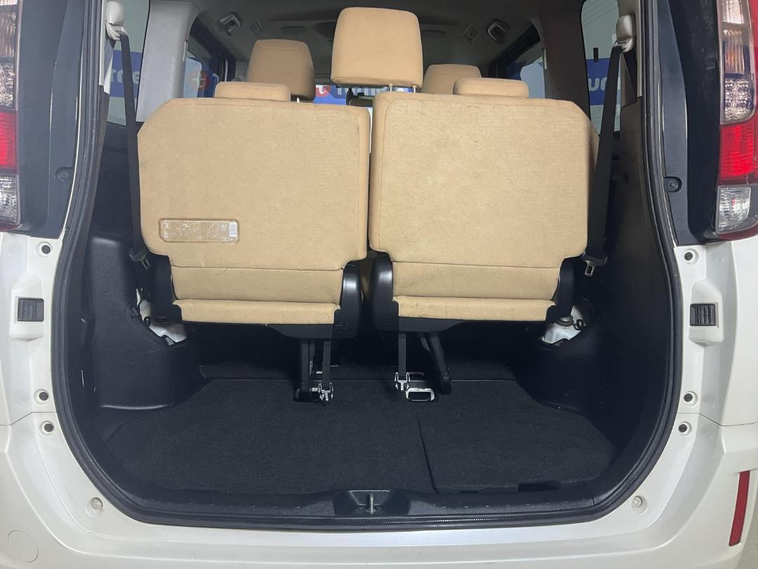 Photo '14' of Toyota Noah