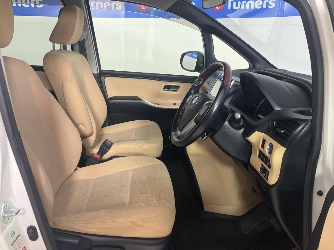 Photo '16' of Toyota Noah