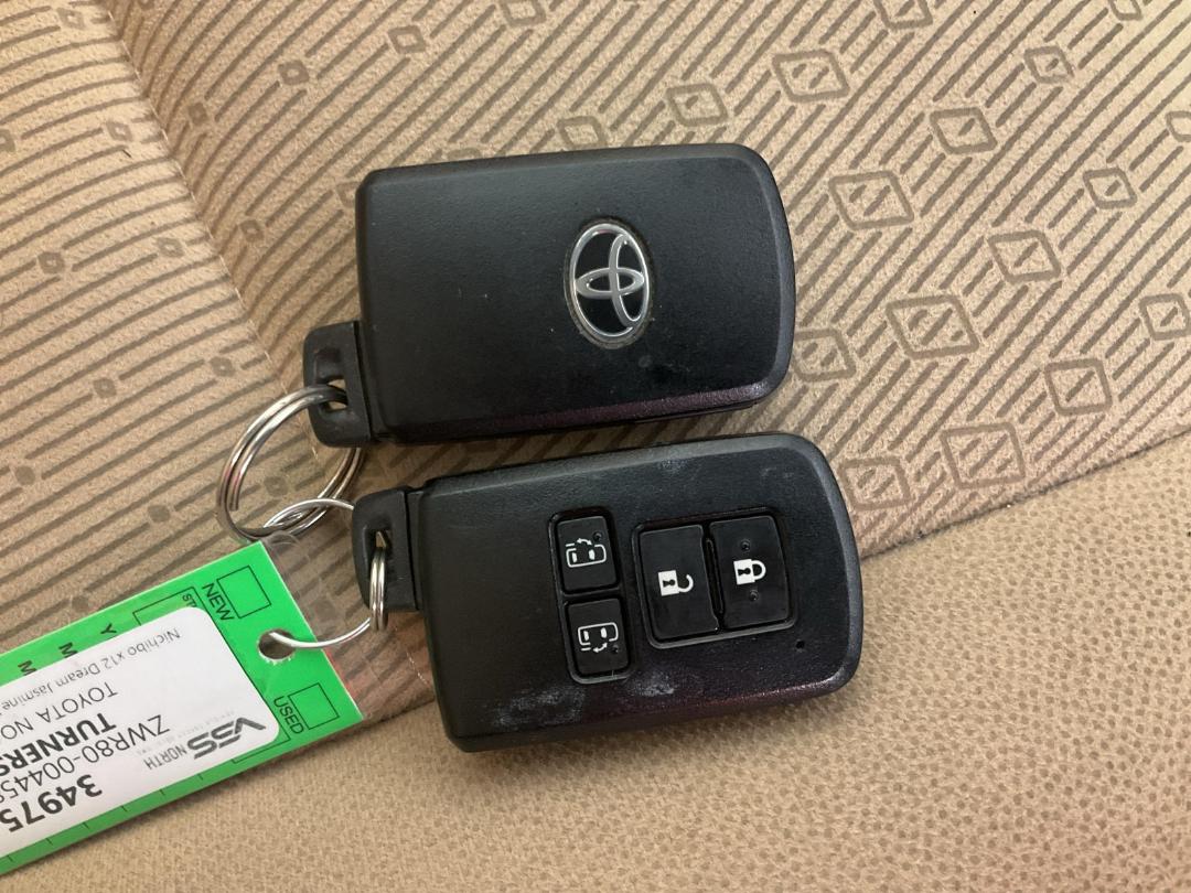 Photo '21' of Toyota Noah