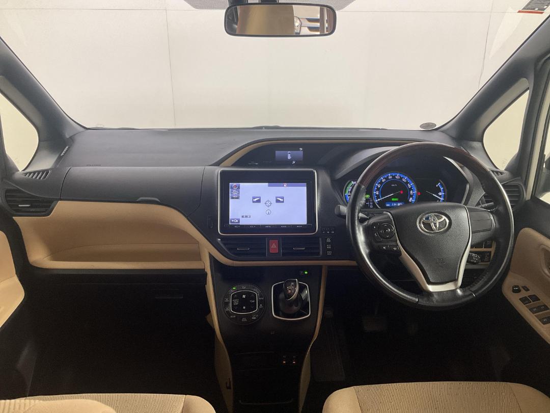 Photo '17' of Toyota Noah