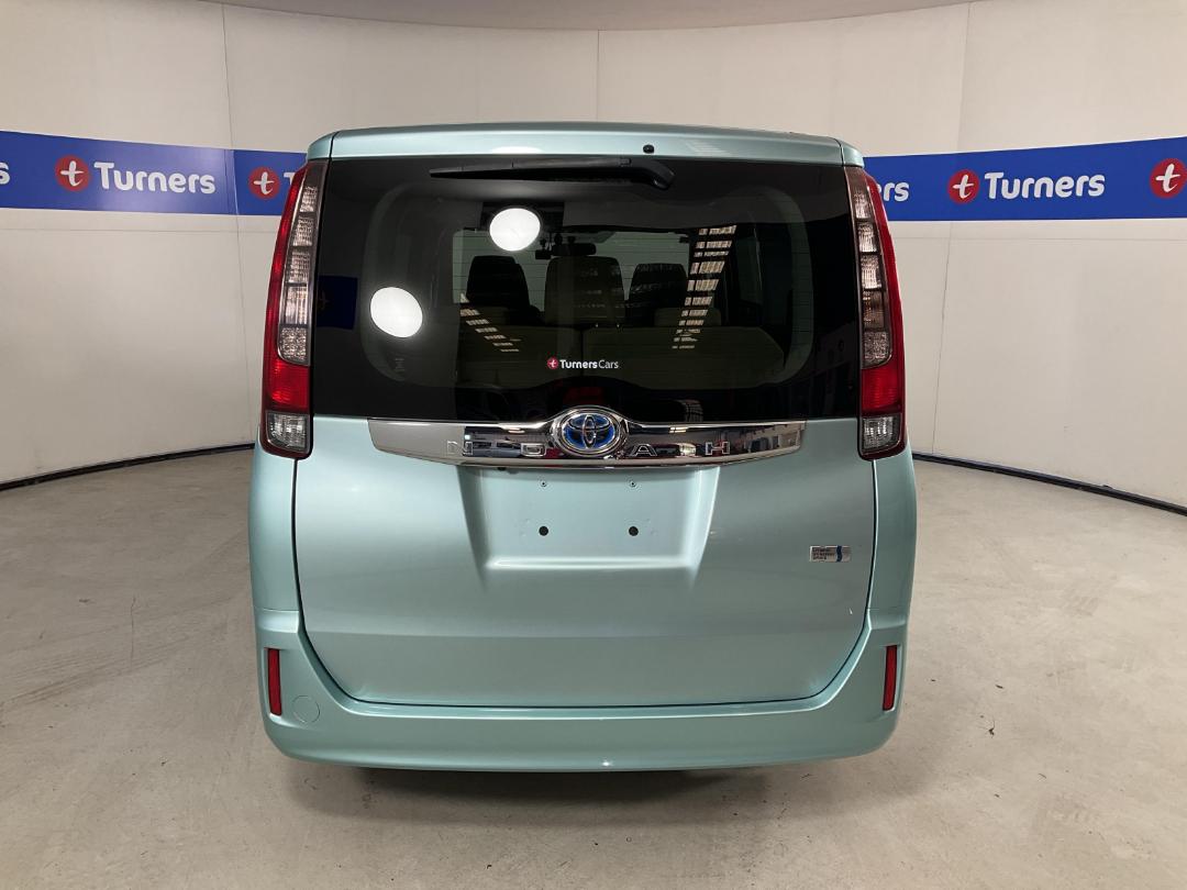 Photo '6' of Toyota Noah Photo '6' of Toyota Noah