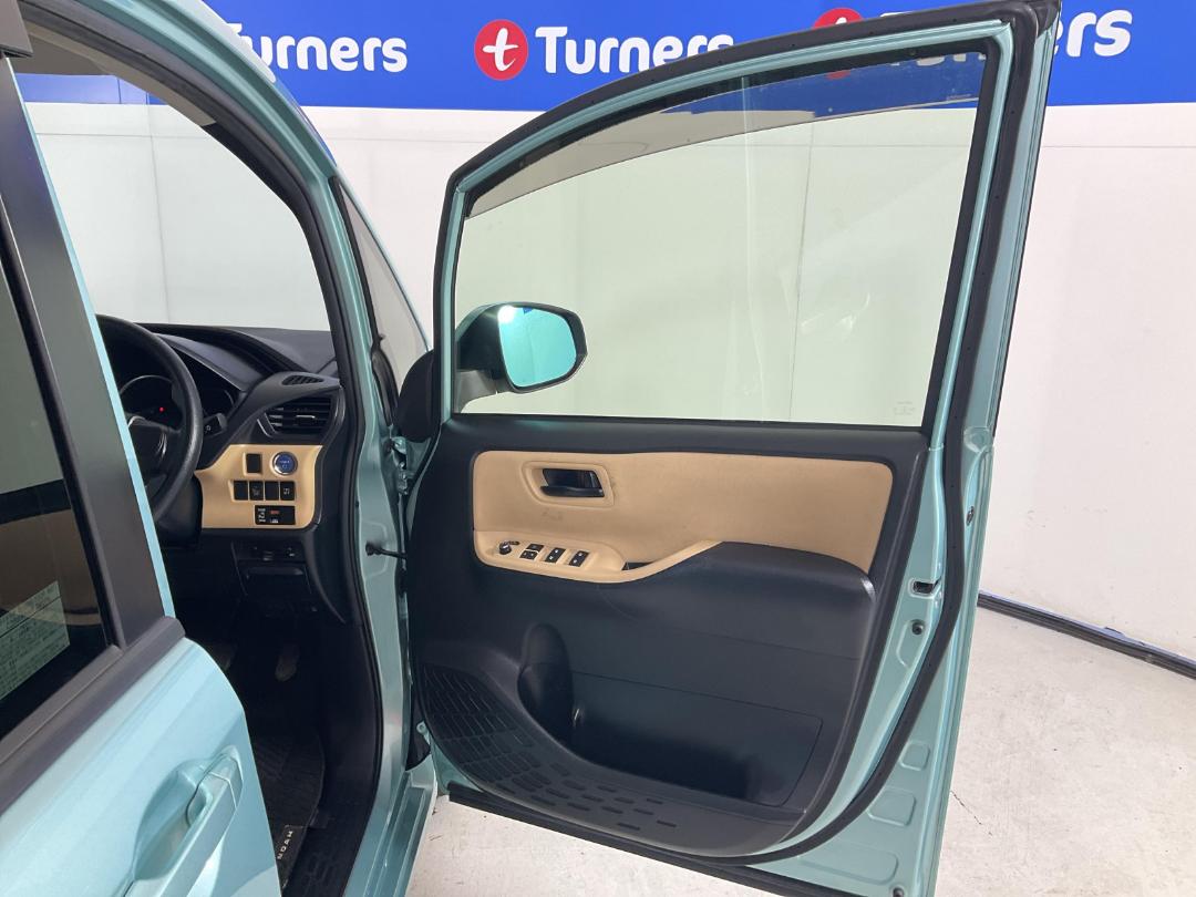 Photo '15' of Toyota Noah Photo '15' of Toyota Noah