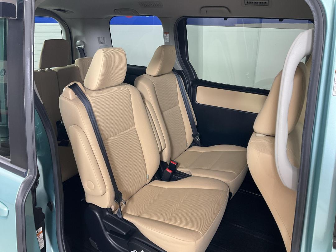 Photo '19' of Toyota Noah Photo '19' of Toyota Noah