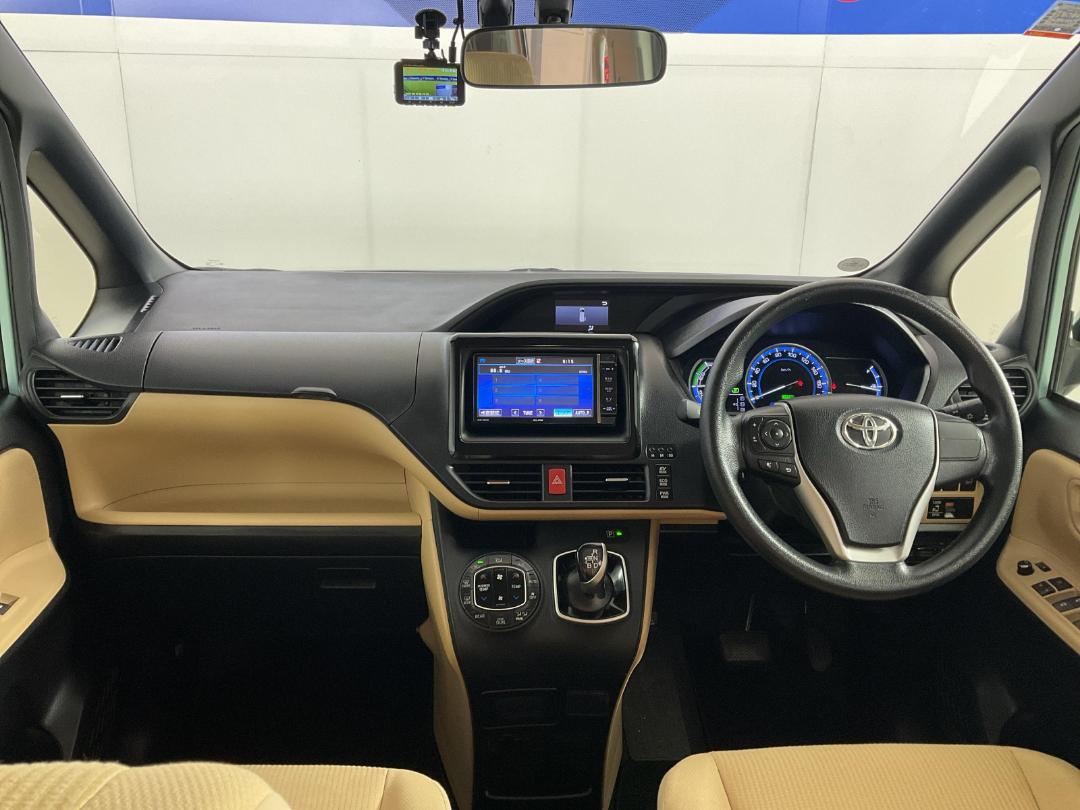 Photo '17' of Toyota Noah Photo '17' of Toyota Noah