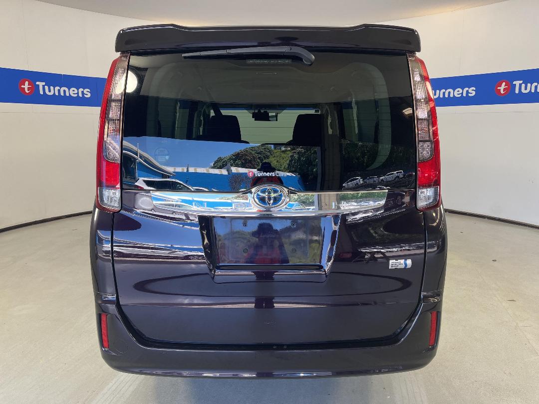 Photo '6' of Toyota Noah