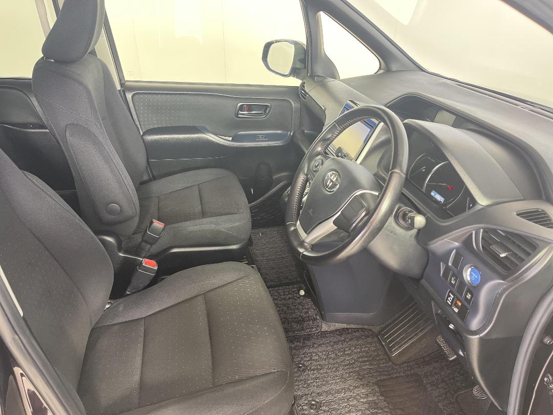 Photo '16' of Toyota Noah