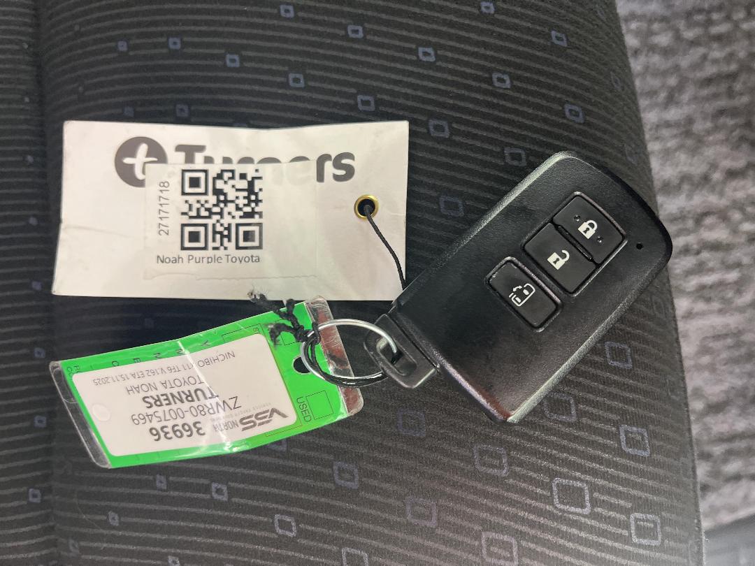 Photo '22' of Toyota Noah