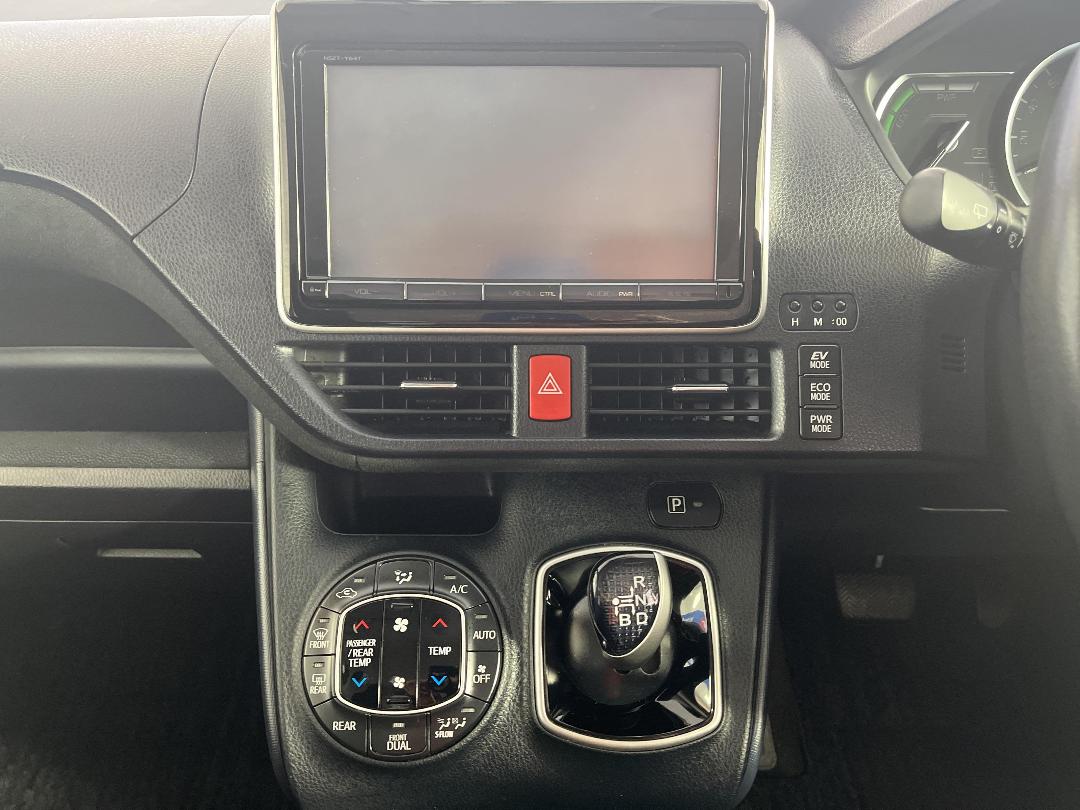 Photo '18' of Toyota Noah