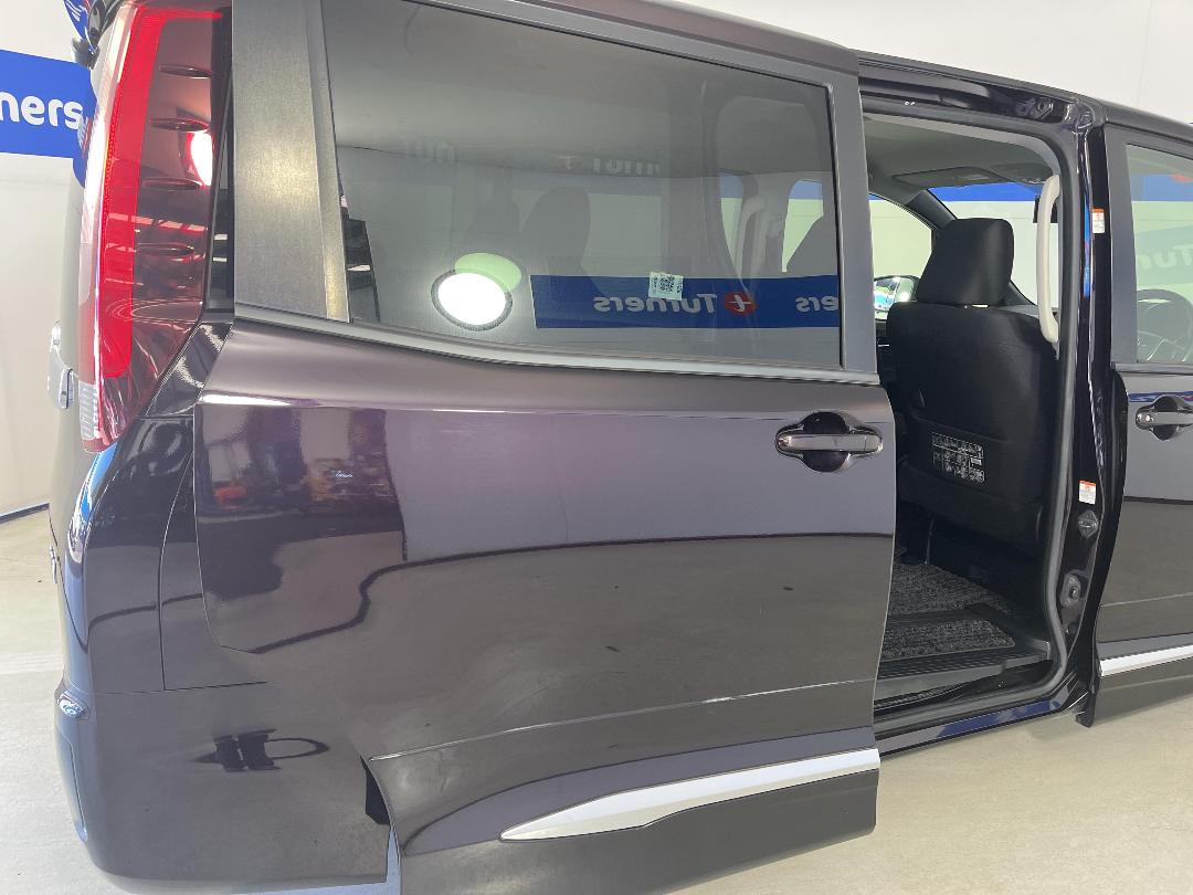 Photo '19' of Toyota Noah