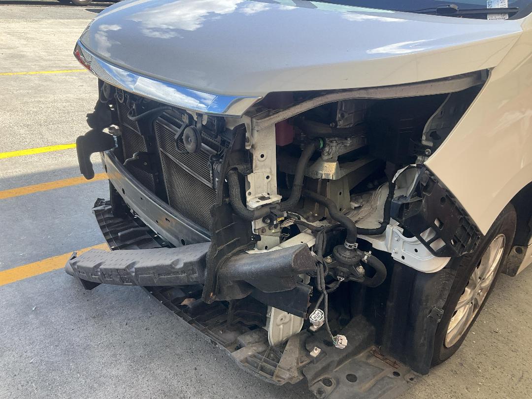 Photo '4' of Toyota Noah Hybrid