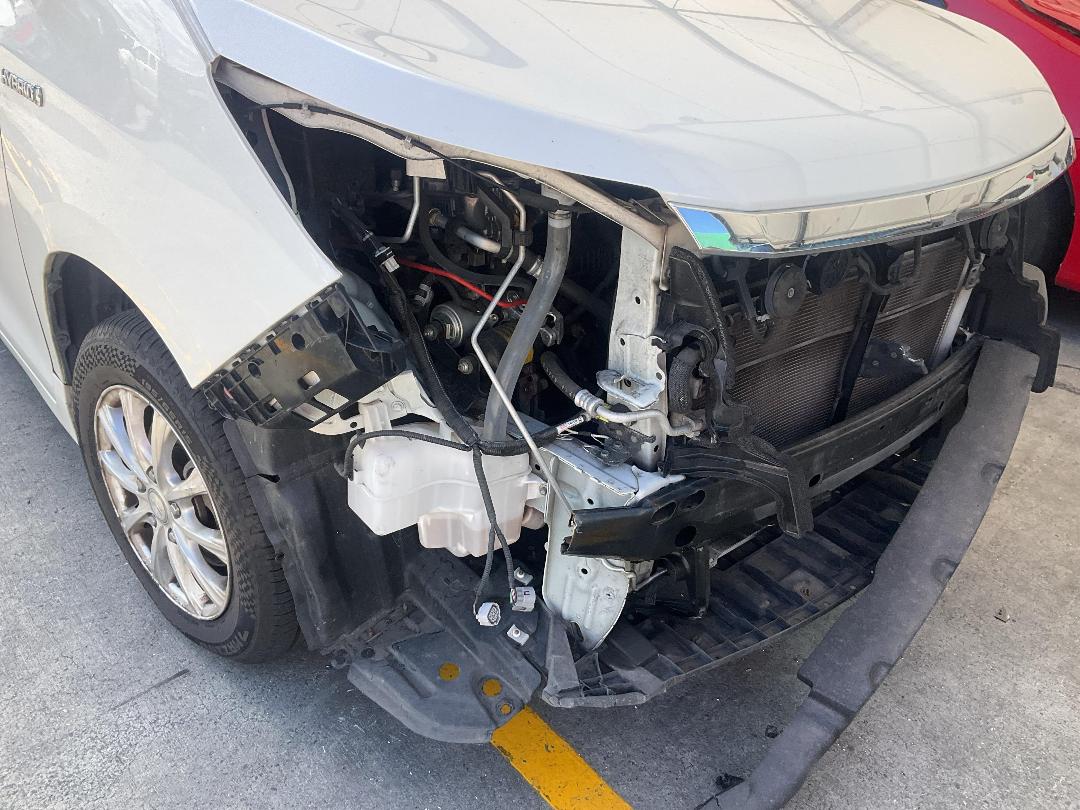 Photo '3' of Toyota Noah Hybrid