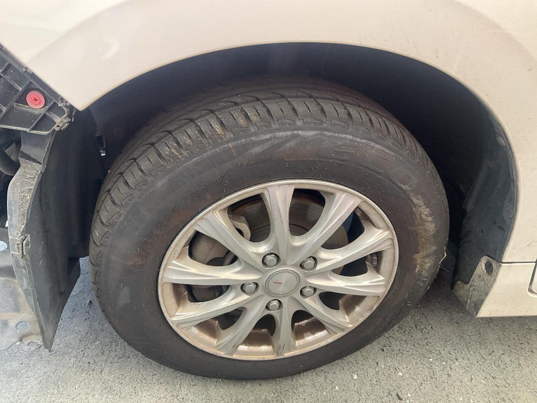 Photo '7' of Toyota Noah Hybrid