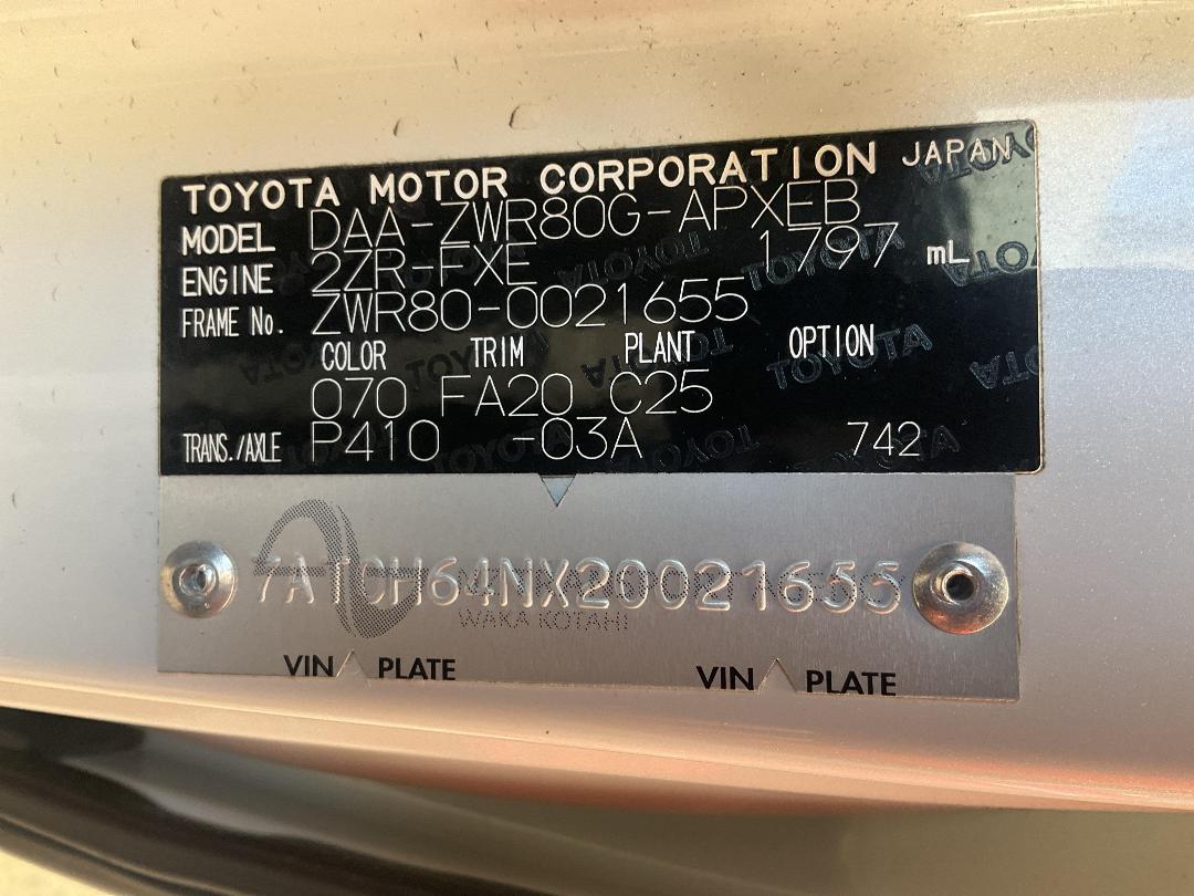 Photo '28' of Toyota Noah Hybrid