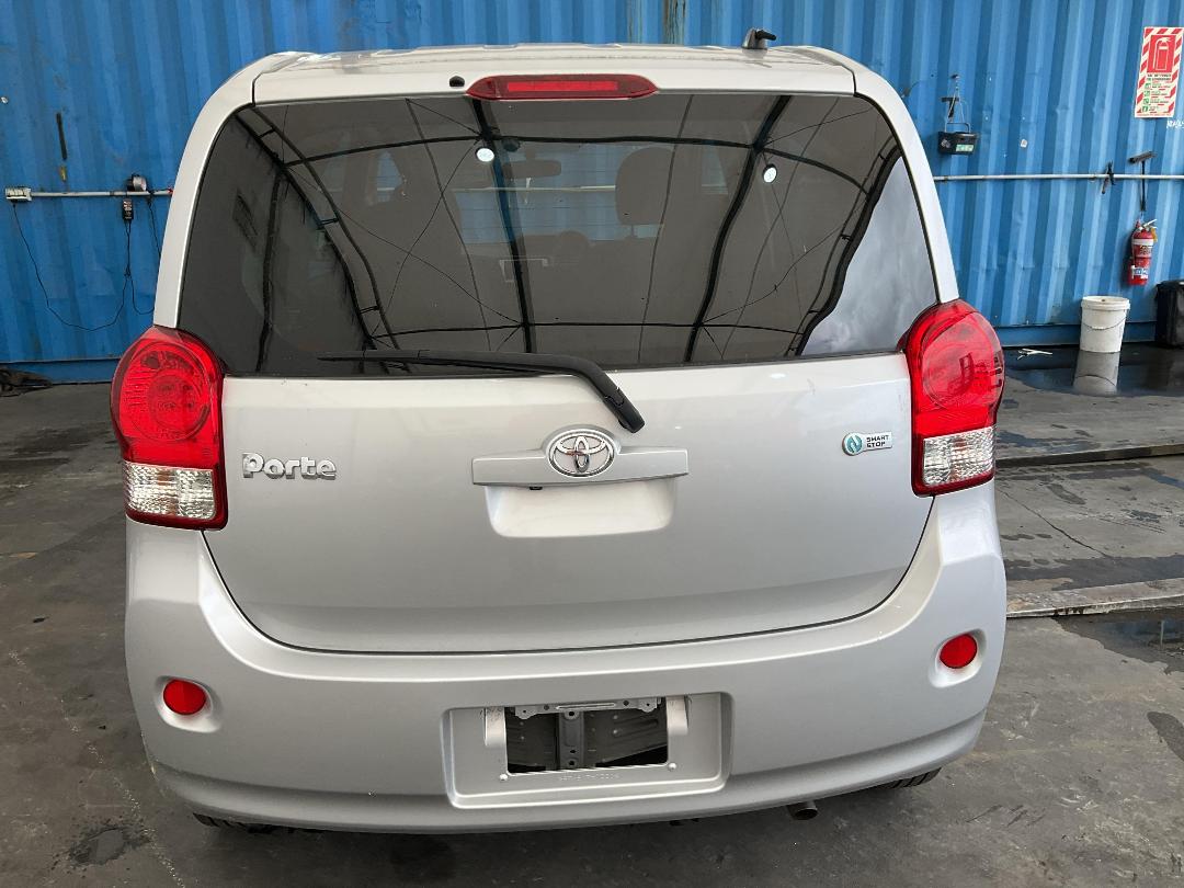 Photo '13' of Toyota Porte Photo '13' of Toyota Porte