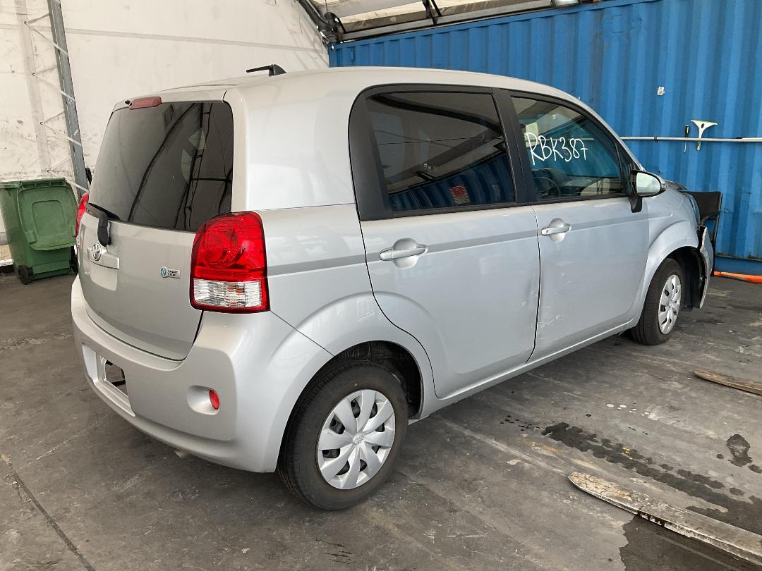 Photo '15' of Toyota Porte Photo '15' of Toyota Porte