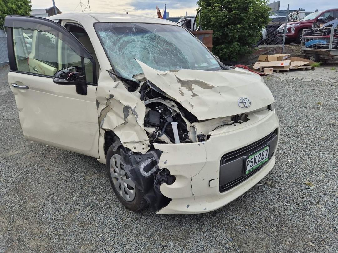 Photo '4' of Toyota Porte