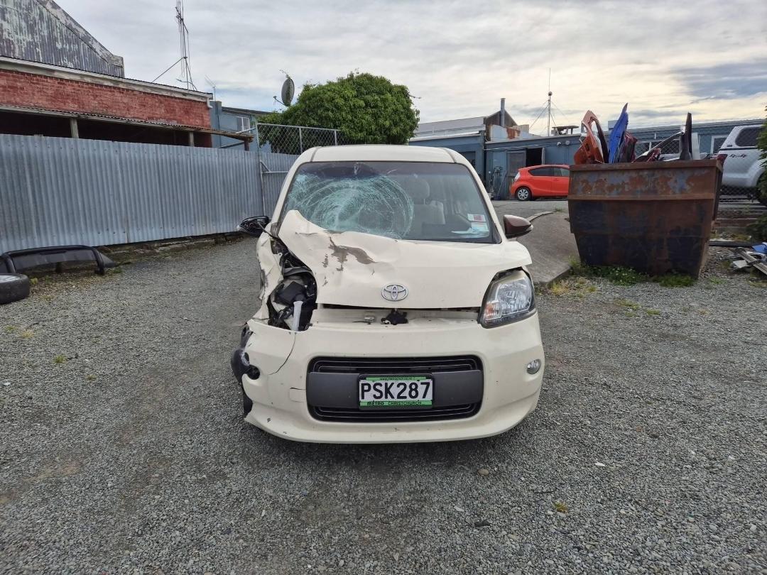 Photo '6' of Toyota Porte