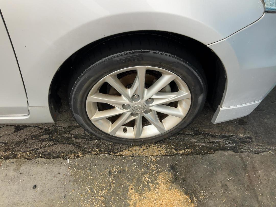 Photo '2' of Toyota Prius Alpha