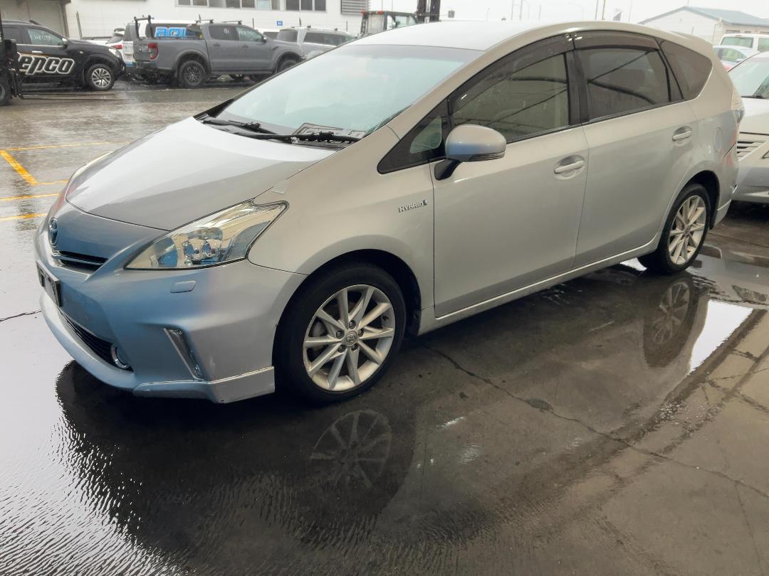 Photo '4' of Toyota Prius Alpha