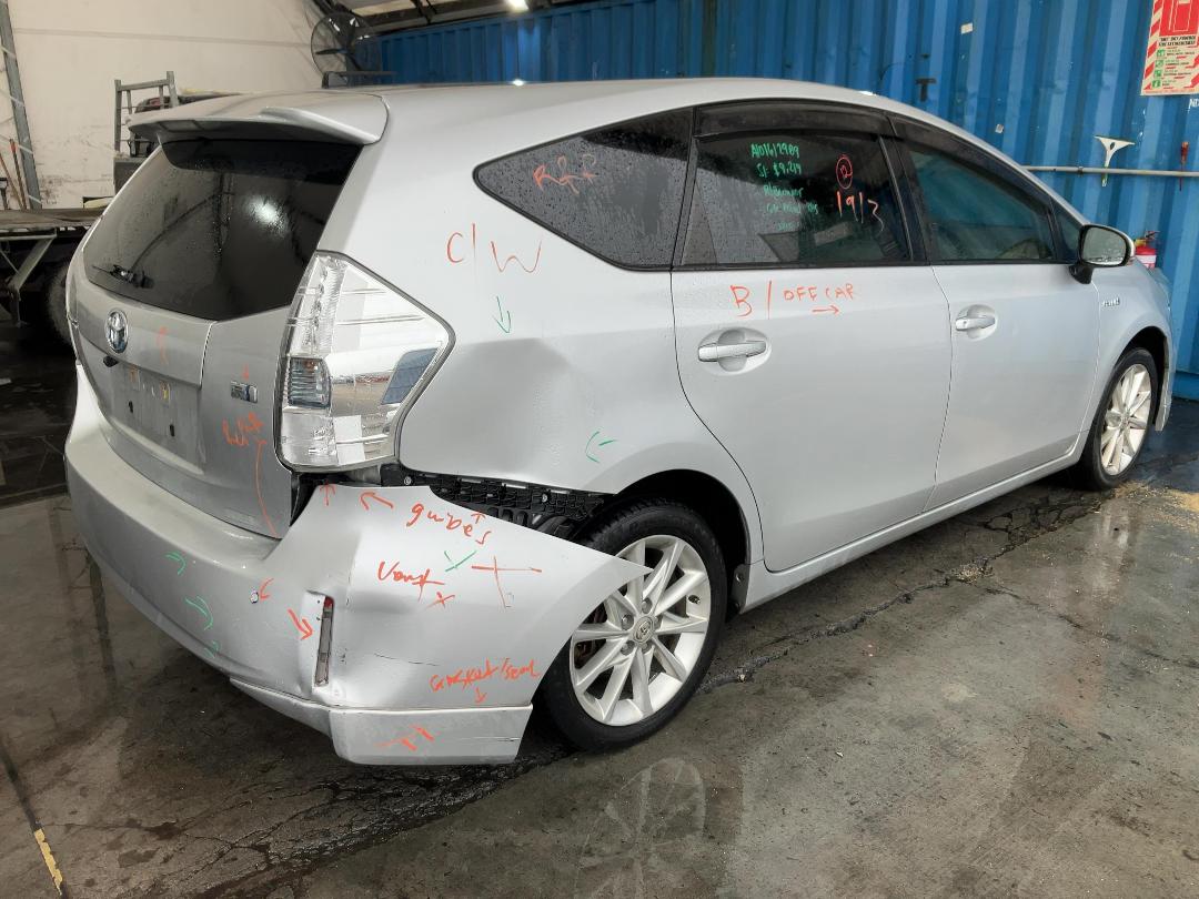 Photo '12' of Toyota Prius Alpha