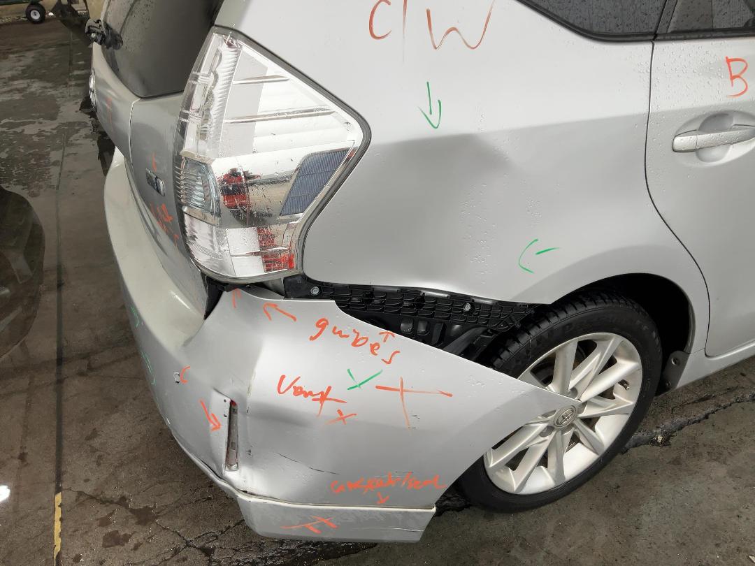 Photo '13' of Toyota Prius Alpha