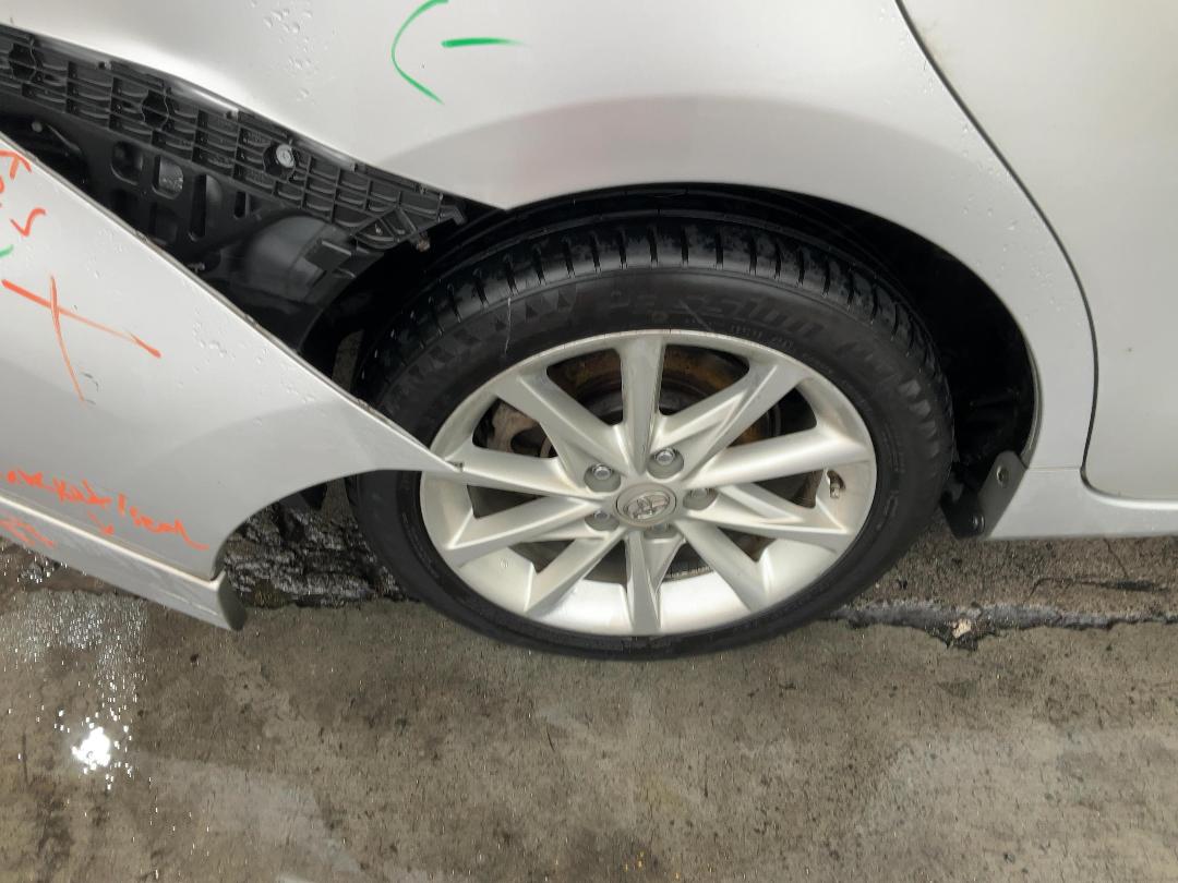 Photo '14' of Toyota Prius Alpha