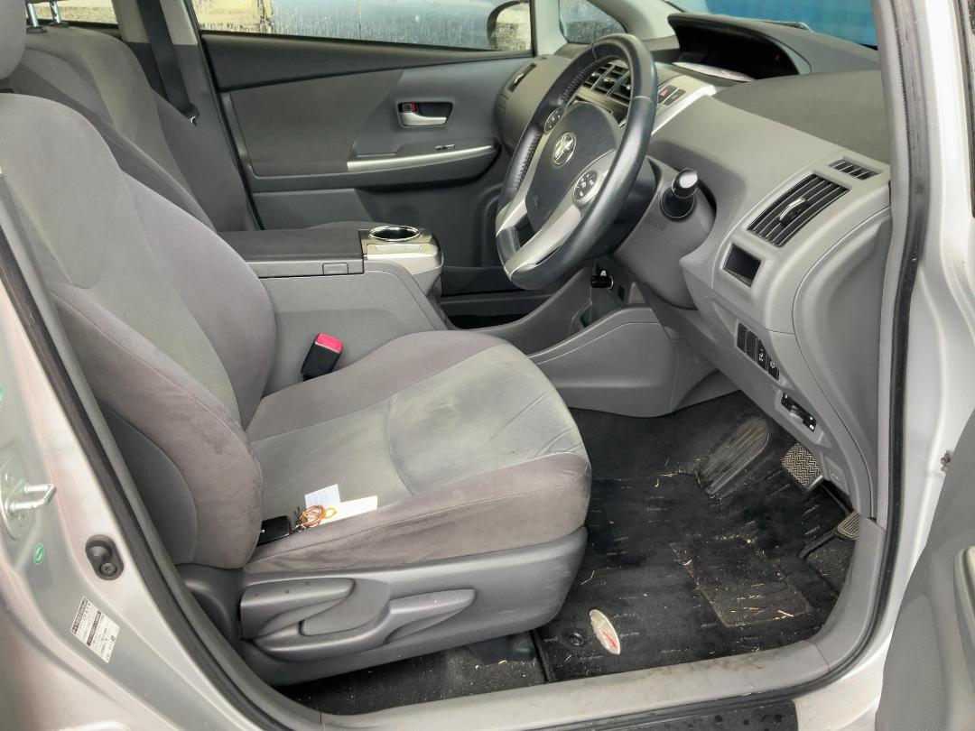 Photo '17' of Toyota Prius Alpha