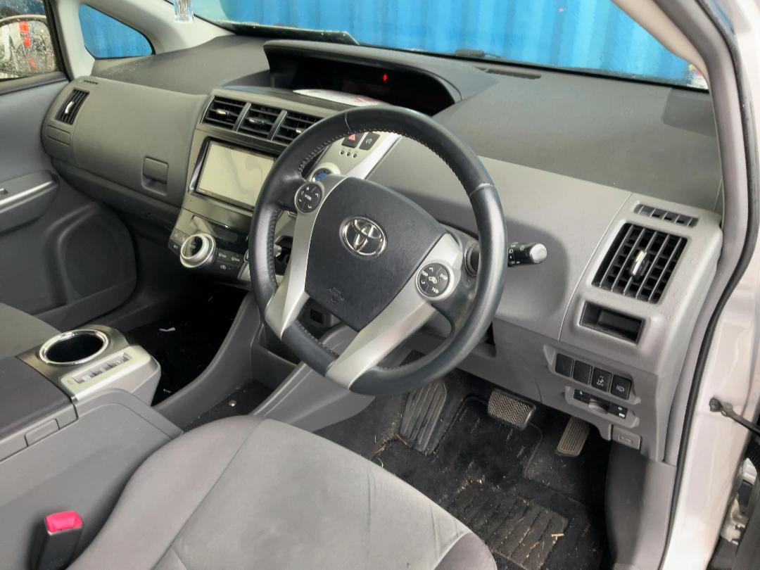 Photo '18' of Toyota Prius Alpha