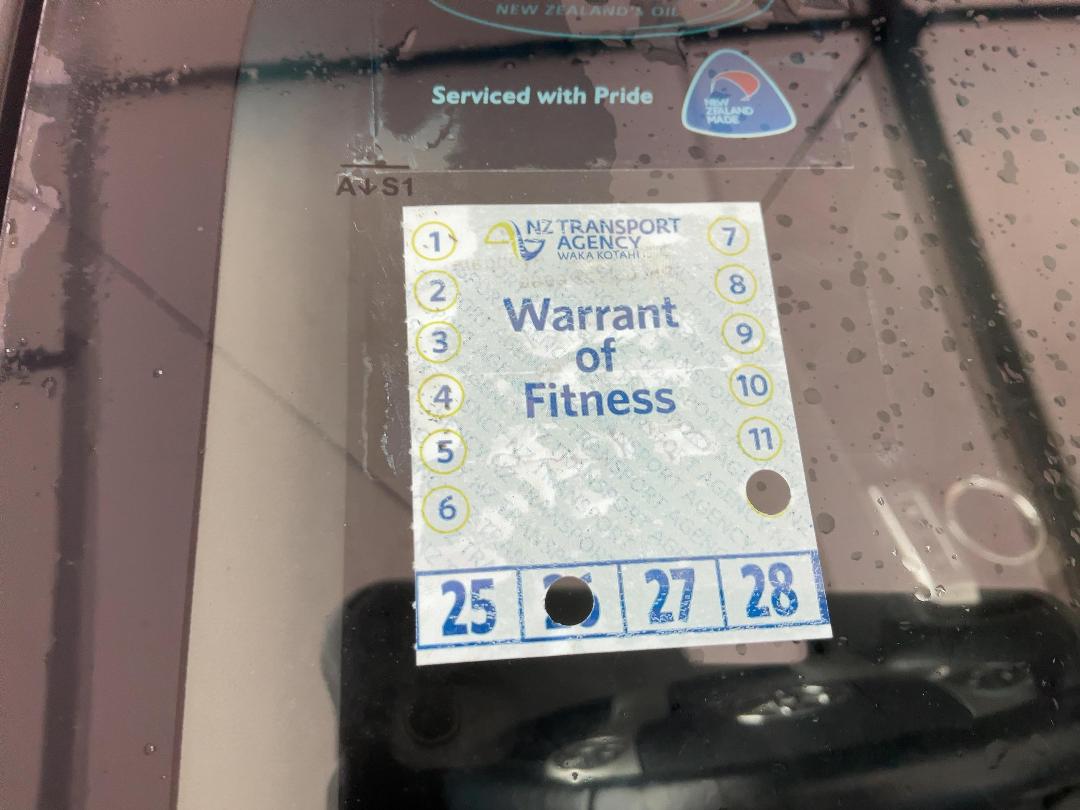 Photo '22' of Toyota Prius Alpha