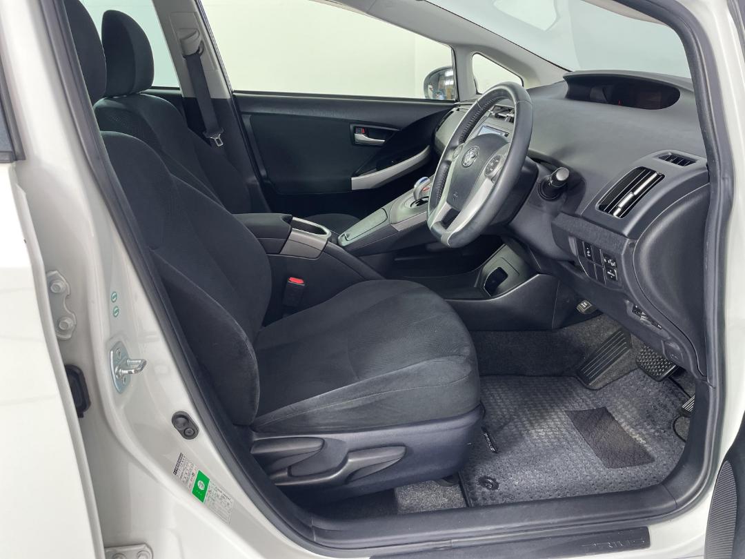 Photo '16' of Toyota Prius Photo '16' of Toyota Prius