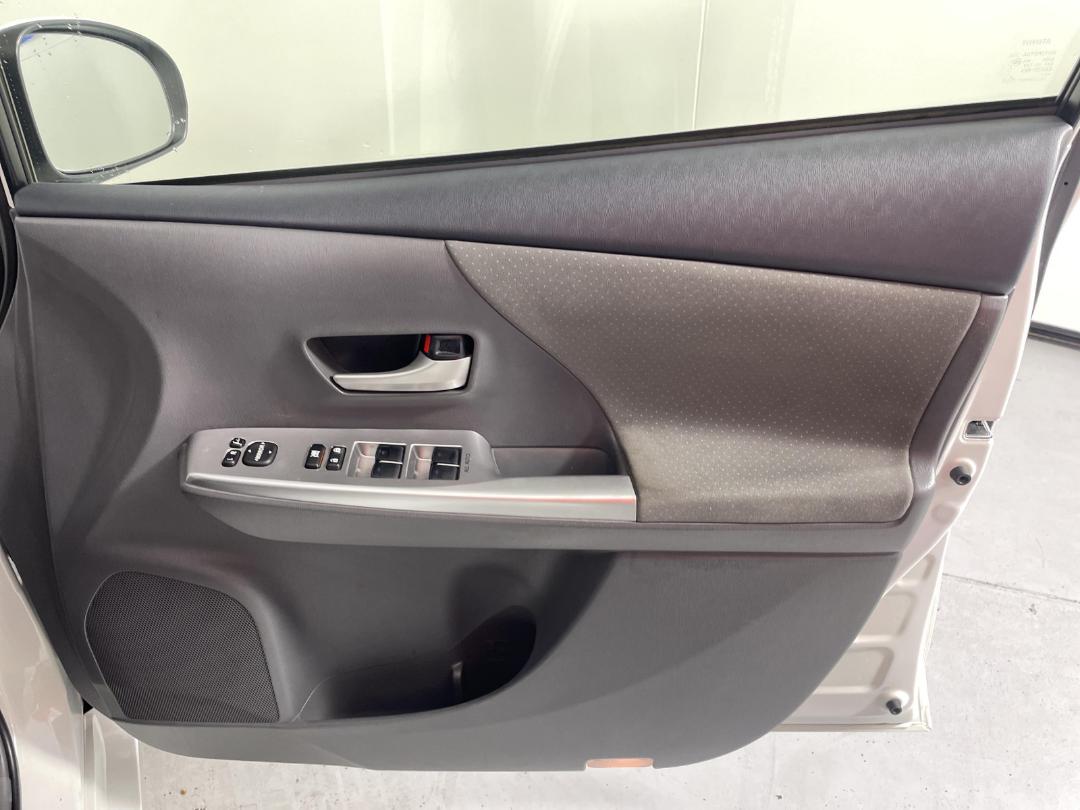 Photo '15' of Toyota Prius