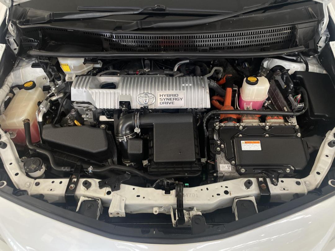 Photo '13' of Toyota Prius