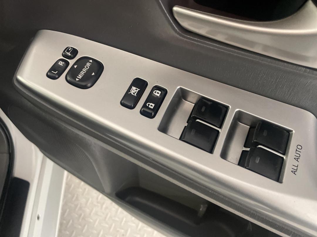 Photo '23' of Toyota Prius