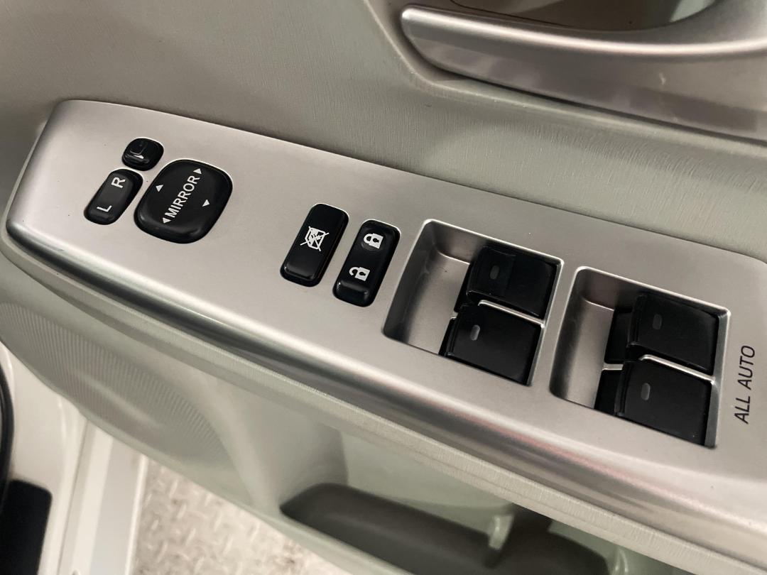 Photo '24' of Toyota Prius