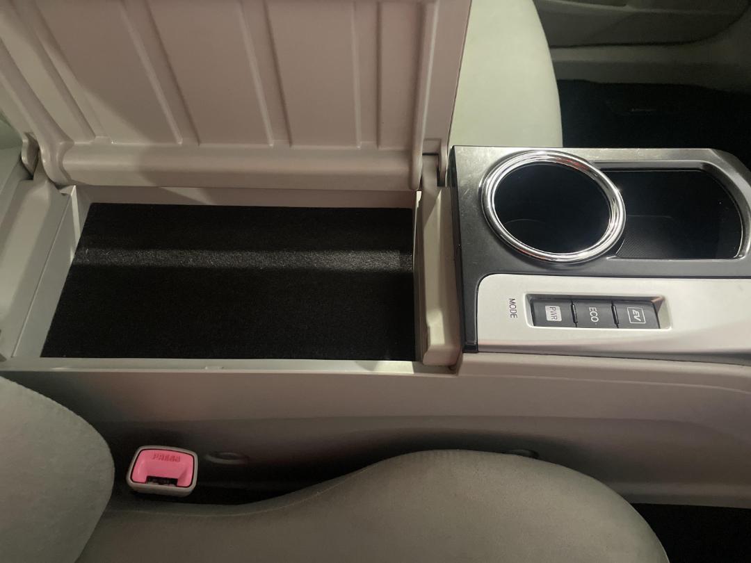 Photo '32' of Toyota Prius