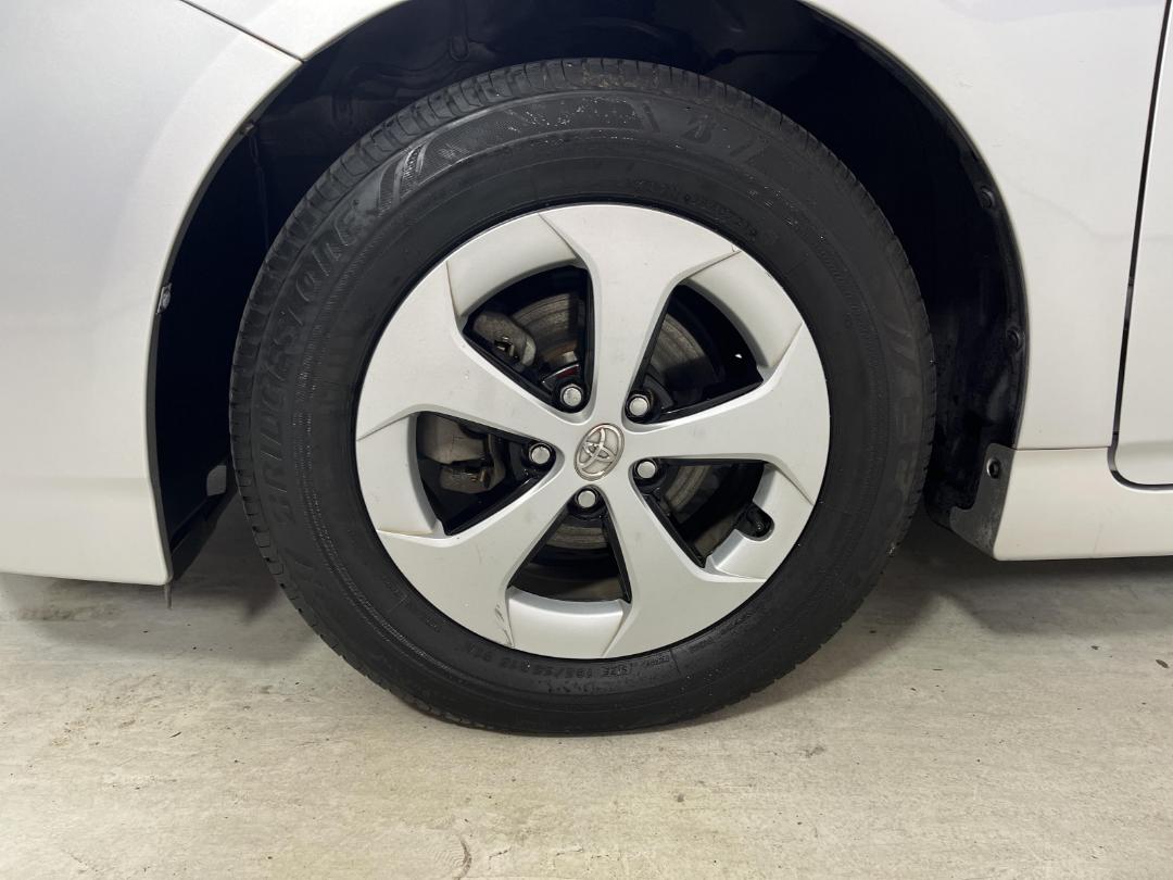 Photo '10' of Toyota Prius