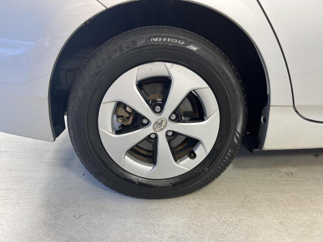 Photo '12' of Toyota Prius