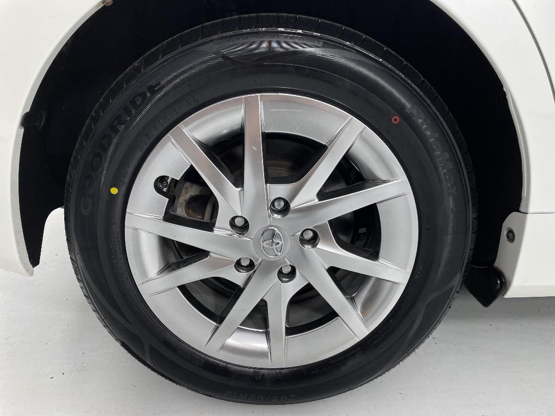 Photo '12' of Toyota Prius