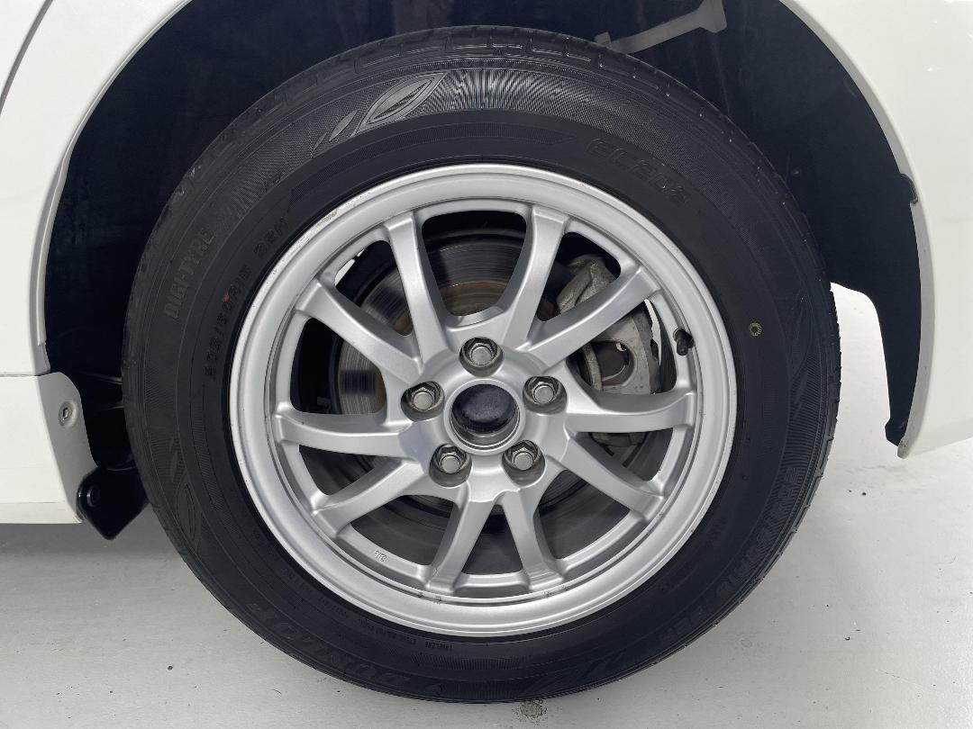 Photo '11' of Toyota Prius