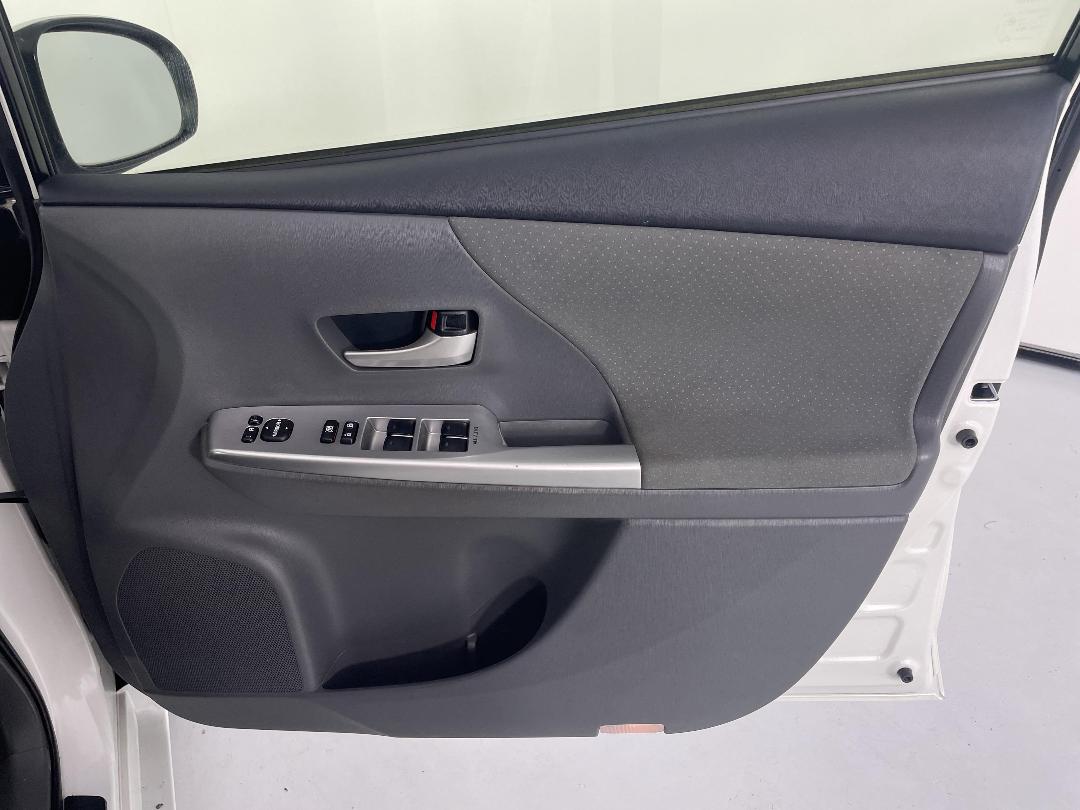 Photo '15' of Toyota Prius