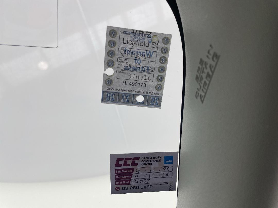 Photo '28' of Toyota Prius