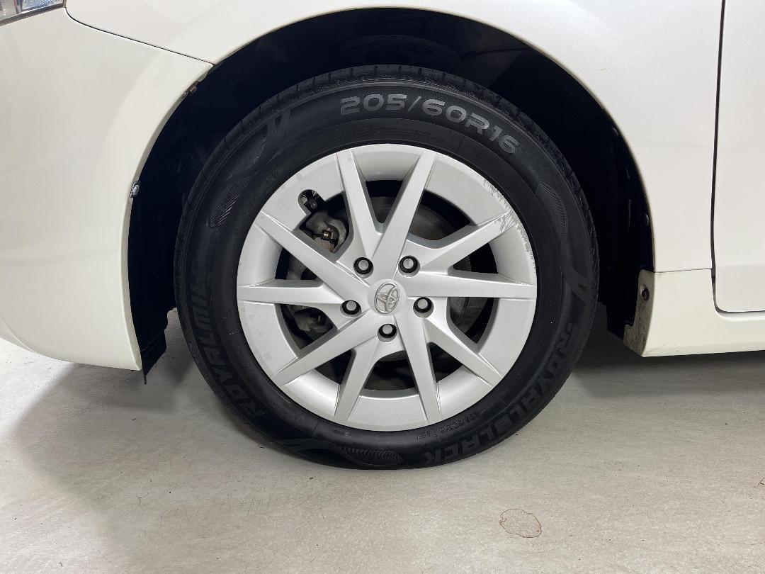 Photo '10' of Toyota Prius